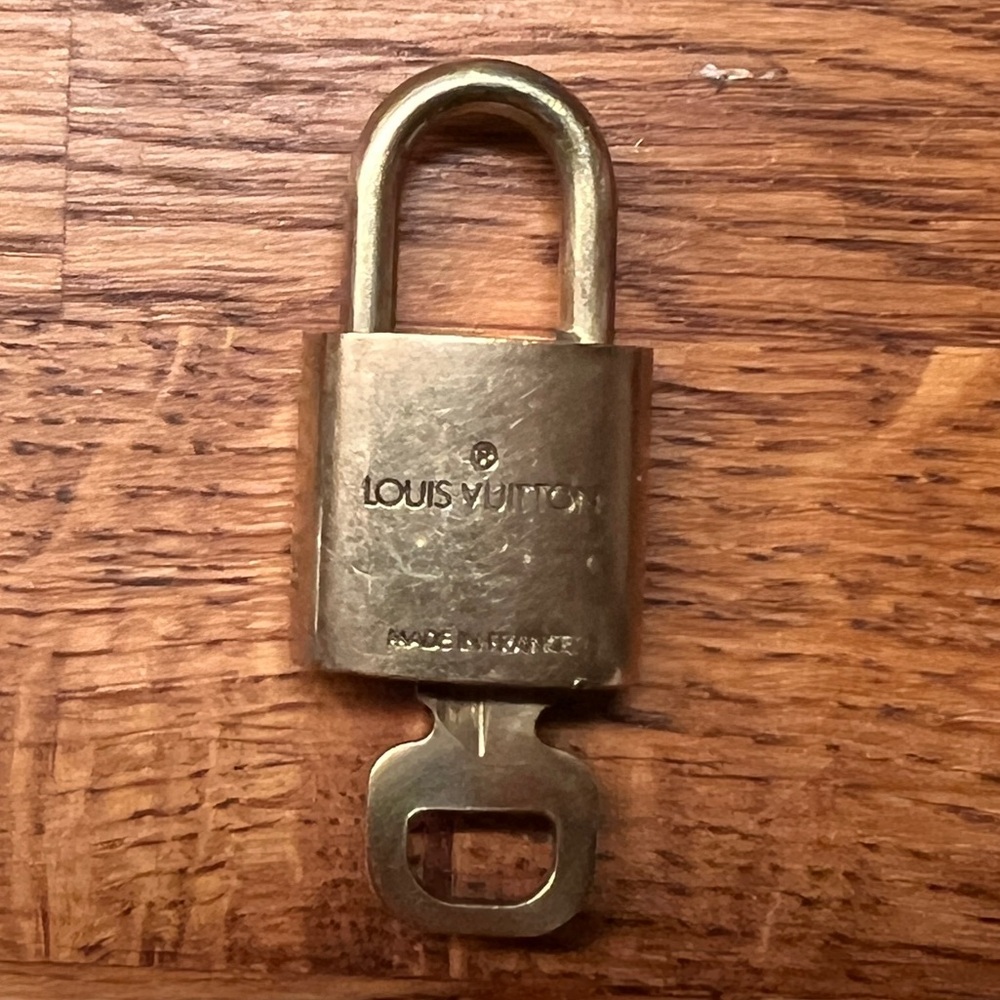 LV lock and key #306 - Picture 4 of 5